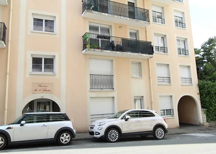 L\'Evasion Lourdaise Terrasse Centre Parking Wifi